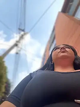 Snapshot of Kym_Owens chatting on 10-27-25, 07:18 Kym Owens online show from 10-27-25, 07:18