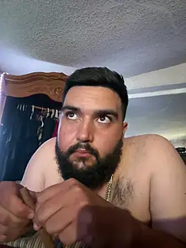 Snapshot of bigdickgio6923 chatting on 06-25-26, 10:36 bigdickgio6923 online show from 06-25-26, 10:36