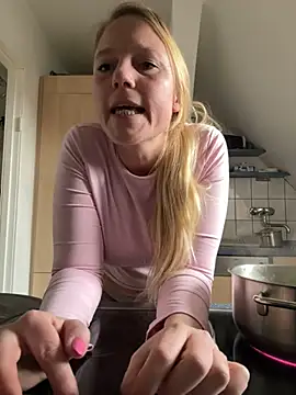 MoniqueLaFee online show from 01-30-25, 06:13