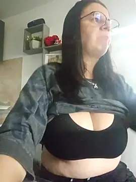 KristenVega online show from 11-05-25, 09:09