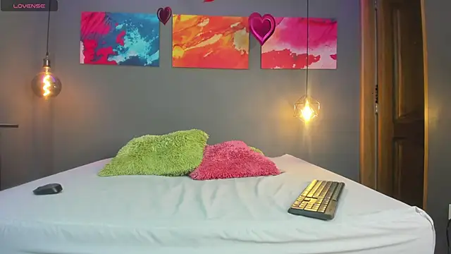 summer lee  online show from 12-14-24, 07:14