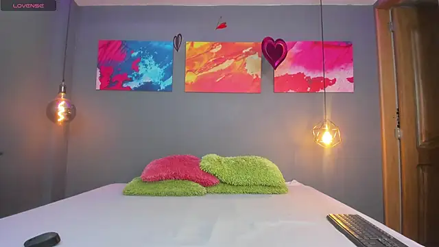 summer lee  online show from 12-19-24, 06:12