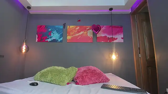 summer lee  online show from 12-28-24, 09:30