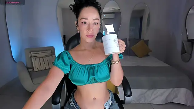 AlessaRomero online show from 10-16-25, 07:15