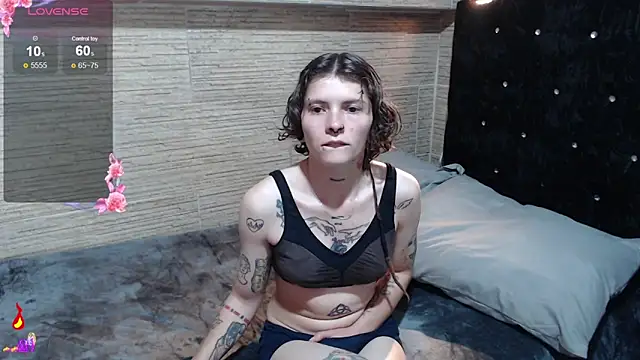 Snapshot of pretty_cristal69 chatting on 10-28-25, 02:15 pretty cristal69 online show from 10-28-25, 02:15