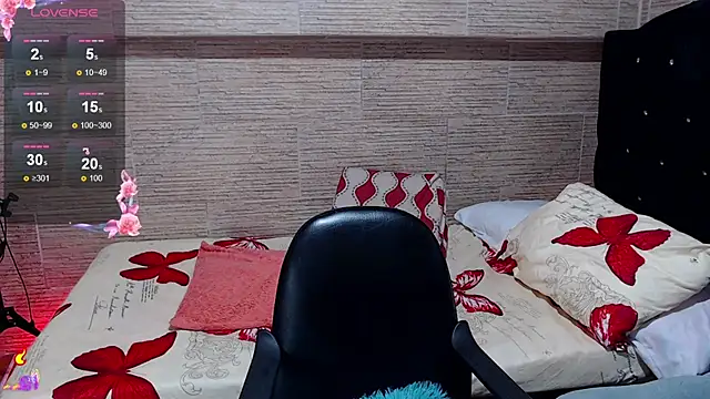 Snapshot of pretty_cristal69 chatting on 11-21-25, 12:04 pretty cristal69 online show from 11-21-25, 12:04