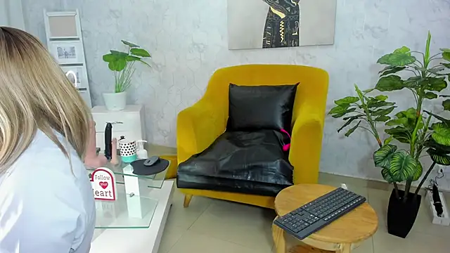 MissEscarleth online show from 01-30-25, 02:49