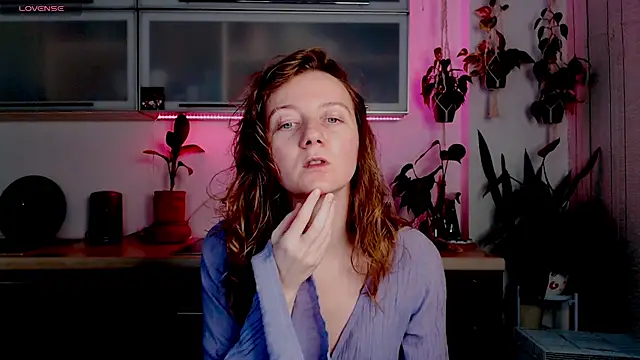 Elly Helly online show from 12-16-25, 08:14