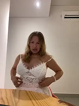 Snapshot of Leyna_liu chatting on 03-06-25, 01:58 Leyna liu online show from 03-06-25, 01:58