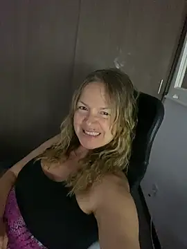 Snapshot of Leyna_liu chatting on 03-19-25, 11:03 Leyna liu online show from 03-19-25, 11:03