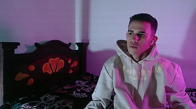 Snapshot of isaaclatino chatting on 12-13-24, 03:27 isaaclatino online show from 12-13-24, 03:27