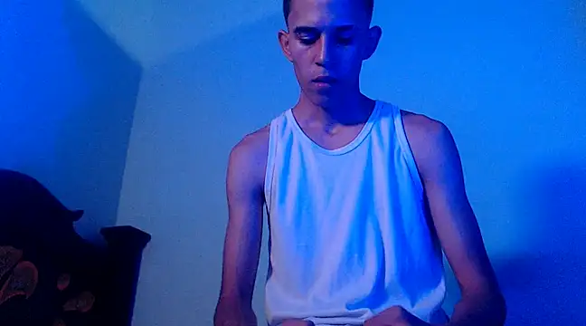 Snapshot of isaaclatino chatting on 03-21-25, 04:17 isaaclatino online show from 03-21-25, 04:17