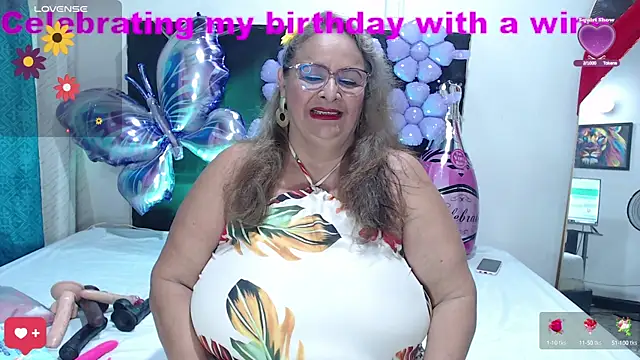 Snapshot of BBW_salome chatting on 02-10-25, 08:53 BBW salome online show from 02-10-25, 08:53