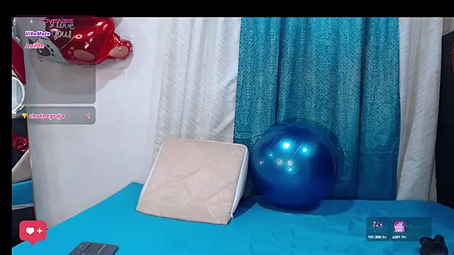 Snapshot of BBW_salome chatting on 03-08-25, 12:33 BBW salome online show from 03-08-25, 12:33