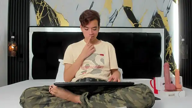 bunny maxi online show from 11-21-25, 01:32