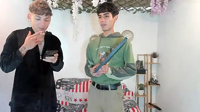 oliverhot2005 online show from 11-15-25, 03:30