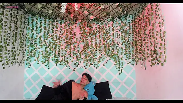 oliverhot2005 online show from 12-19-25, 09:00