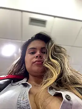 Snapshot of melanny10 chatting on 12-03-24, 01:43 melanny10 online show from 12-03-24, 01:43