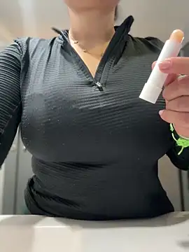 Snapshot of melanny10 chatting on 12-24-24, 11:49 melanny10 online show from 12-24-24, 11:49