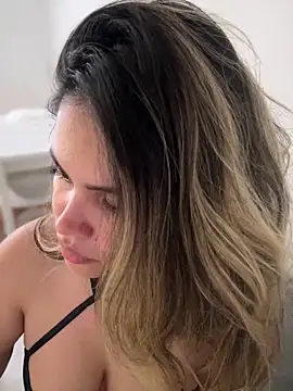 Snapshot of melanny10 chatting on 02-02-25, 11:30 melanny10 online show from 02-02-25, 11:30