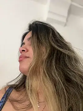 Snapshot of melanny10 chatting on 02-21-25, 10:39 melanny10 online show from 02-21-25, 10:39