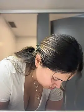 Snapshot of melanny10 chatting on 03-01-25, 02:34 melanny10 online show from 03-01-25, 02:34