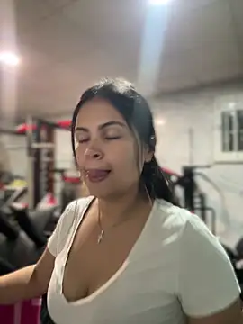 Snapshot of melanny10 chatting on 12-19-25, 06:31 melanny10 online show from 12-19-25, 06:31