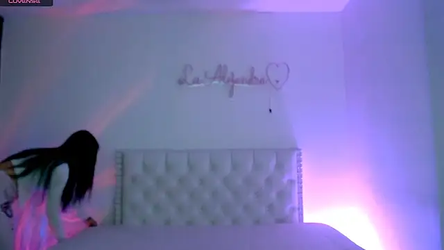 alee lenoxx online show from 10-28-25, 07:01