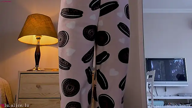 alicelu  online show from 03-04-25, 06:37