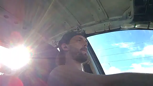 Snapshot of VitaminmanFL chatting on 09-27-25, 09:42 VitaminmanFL online show from 09-27-25, 09:42