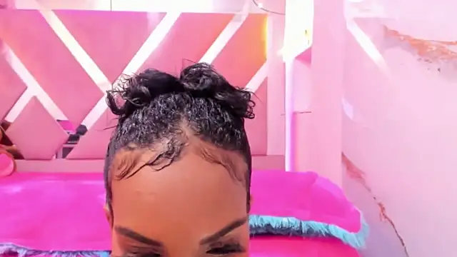 Snapshot of Scarlett-Bonnet chatting on 02-08-25, 08:09 Scarlett-Bonnet online show from 02-08-25, 08:09