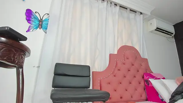 Snapshot of Alex_Keit chatting on 01-17-25, 08:33 Alex Keit online show from 01-17-25, 08:33