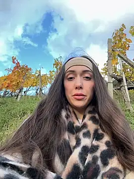 emiliasommer online show from 10-24-25, 03:08