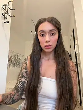 emiliasommer online show from 06-04-26, 05:52