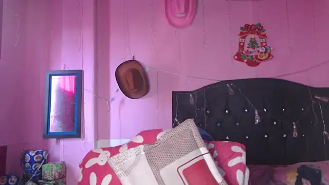 Snapshot of NikkiRous_ chatting on 12-19-25, 12:45 NikkiRous online show from 12-19-25, 12:45