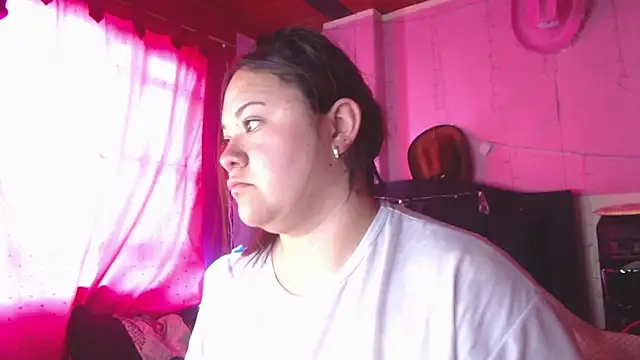 Snapshot of NikkiRous_ chatting on 06-19-26, 01:59 NikkiRous online show from 06-19-26, 01:59