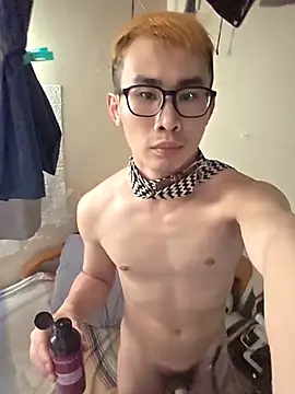 Moby Yik online show from 04-20-26, 03:42