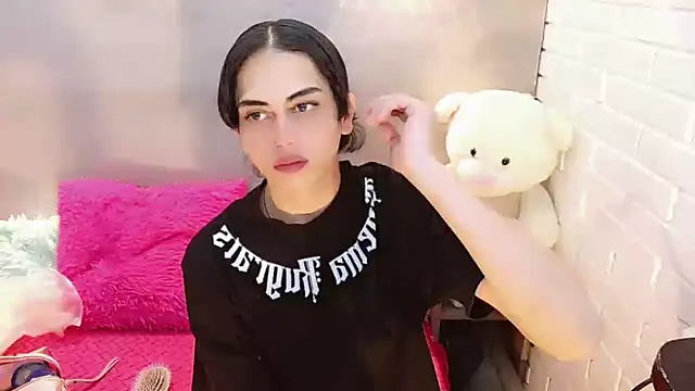 Snapshot of Daniela_Pink_ chatting on 10-23-25, 07:45 Daniela Pink online show from 10-23-25, 07:45