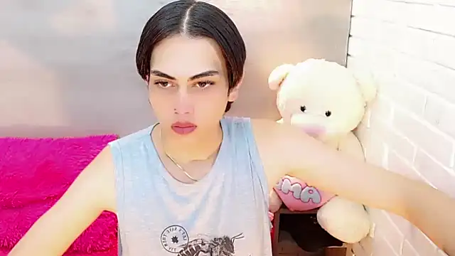 Snapshot of Daniela_Pink_ chatting on 10-28-25, 08:00 Daniela Pink online show from 10-28-25, 08:00