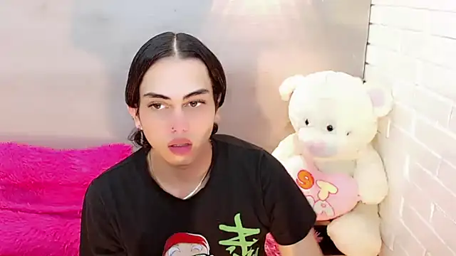 Snapshot of Daniela_Pink_ chatting on 11-14-25, 07:45 Daniela Pink online show from 11-14-25, 07:45