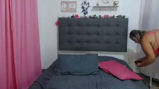 LenaDIaz online show from 10-11-25, 11:58