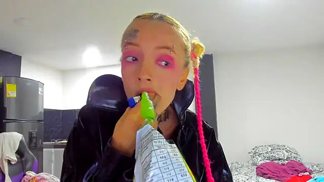 Snapshot of barbara_anal_squirt_ chatting on 03-10-25, 06:38 barbara anal squirt online show from 03-10-25, 06:38