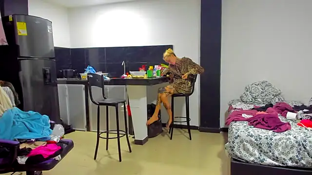 Snapshot of barbara_anal_squirt_ chatting on 03-13-25, 05:54 barbara anal squirt online show from 03-13-25, 05:54