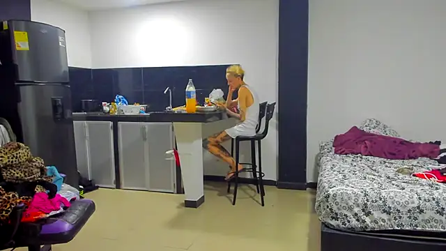 Snapshot of barbara_anal_squirt_ chatting on 03-14-25, 02:31 barbara anal squirt online show from 03-14-25, 02:31