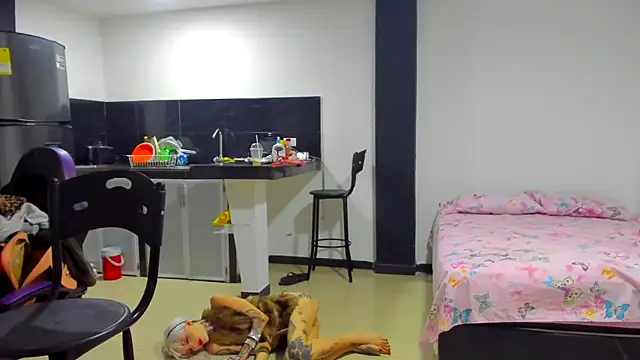 Snapshot of barbara_anal_squirt_ chatting on 03-19-25, 05:08 barbara anal squirt online show from 03-19-25, 05:08