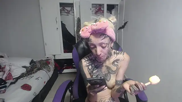 Snapshot of barbara_anal_squirt_ chatting on 10-26-25, 03:23 barbara anal squirt online show from 10-26-25, 03:23