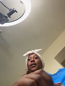 CarlaBeckky online show from 10-15-25, 05:13