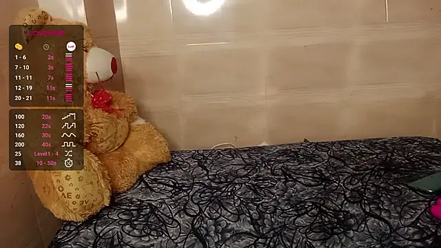 Snapshot of shuhana_ chatting on 12-21-24, 01:04 shuhana online show from 12-21-24, 01:04
