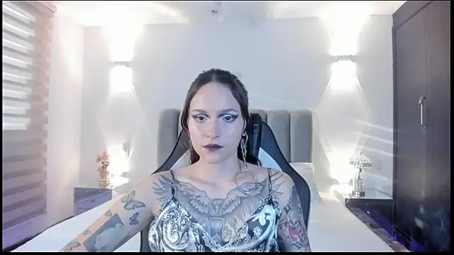 AnnyThompson  online show from 02-05-26, 10:14