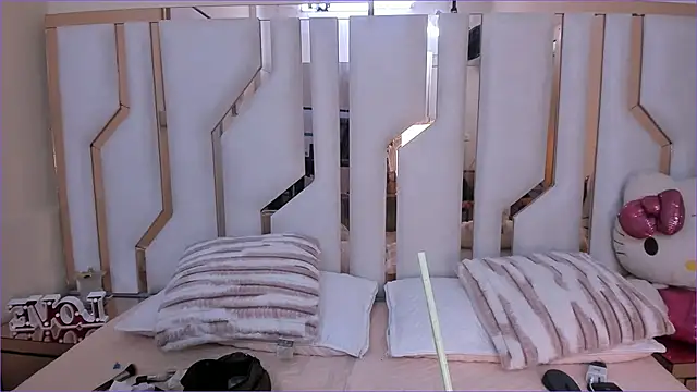 Snapshot of TifanyChill chatting on 11-25-25, 07:03 TifanyChill online show from 11-25-25, 07:03